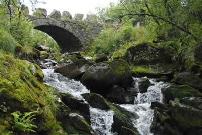 Eeuwenoude stenen brug