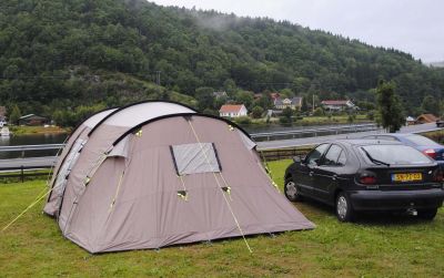 Nieuwe tent opgezet in Mandal